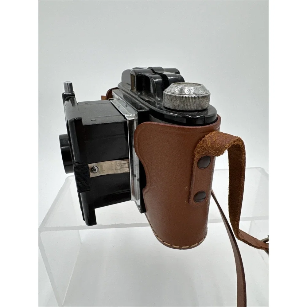 Vintage Beacon Two Twenty Five 225 Camera – 620 Film – 1950s Art Deco USA w/Case